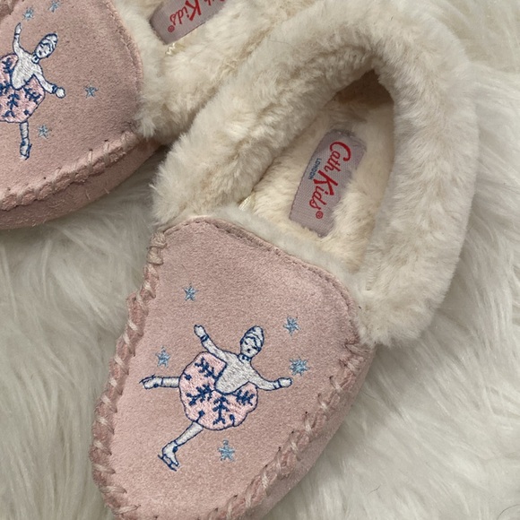 Cath Kids Girl’s Ice Skater slippers toddler size 8 NWOT - Picture 2 of 8